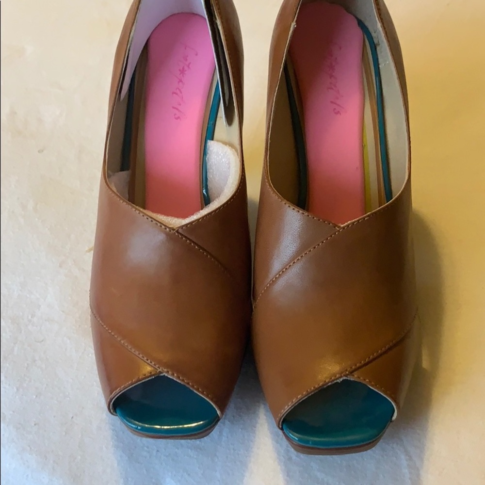 Shoes - Picture 2 of 5